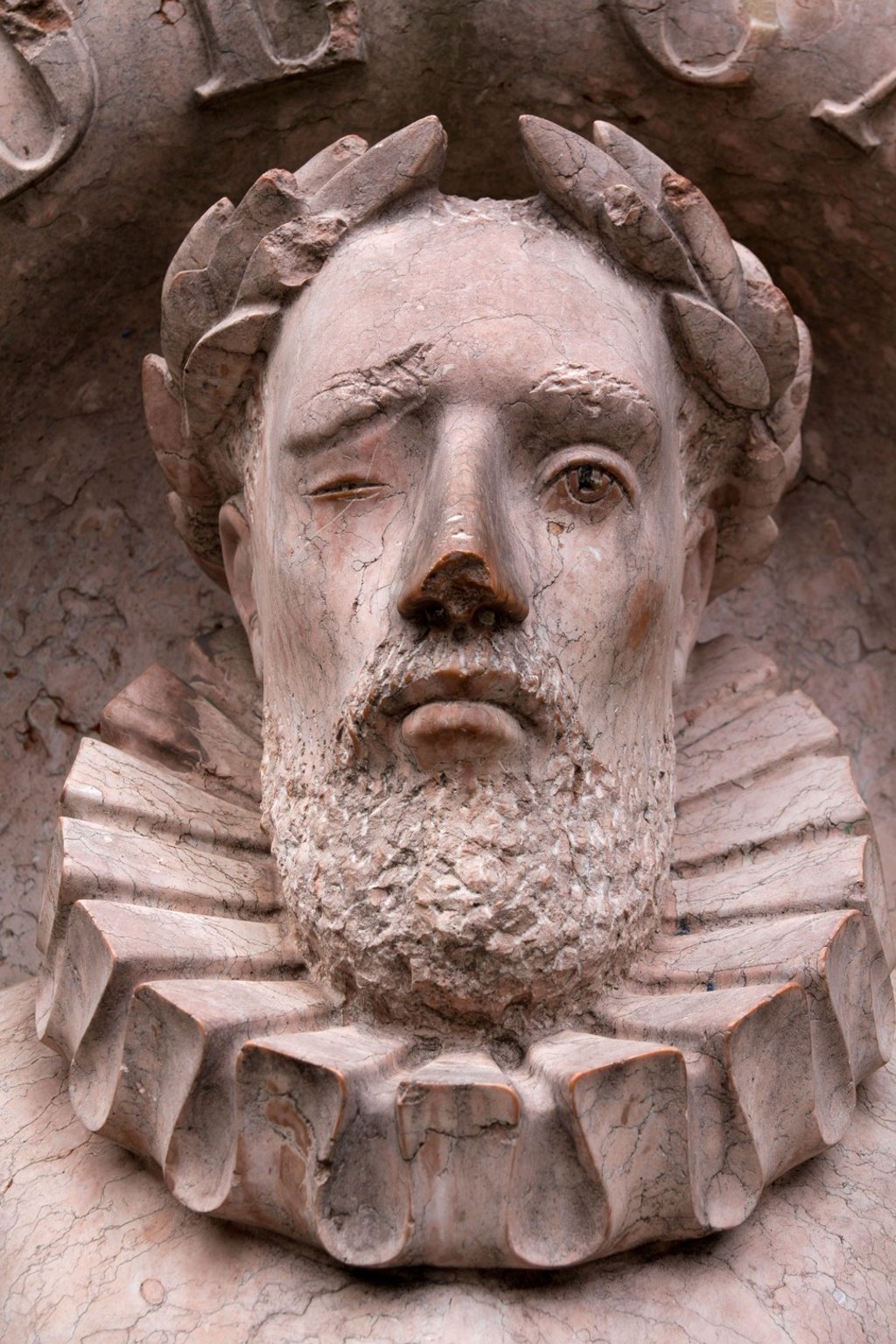 A sculpture of Camões on the Avenue des Camoens in Paris, France. Photo: Alamy