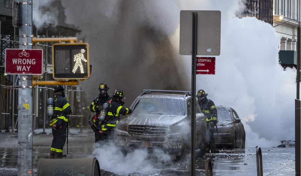 Firefighters and utility workers responded at the scene of the explosion on Fifth Avenue on Thursday. Photo: New York Daily News via TNS Firefighters and utility workers responded at the scene of the explosion on Fifth Avenue on Thursday. Photo: New York Daily News via TNS