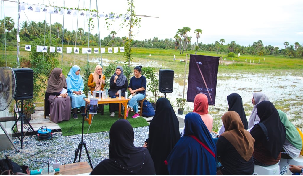 Ampannee Satoh discusses her exhibition “The Light” which centres around the concept of modesty as found in the Koran. Photo: Muhaimin E-taela