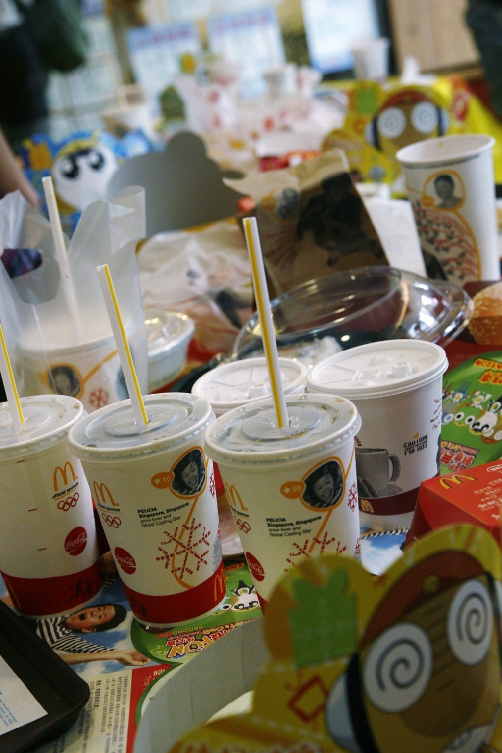 Do we always need a plastic straw or a lid for our drinks? Photo: Nora Tam