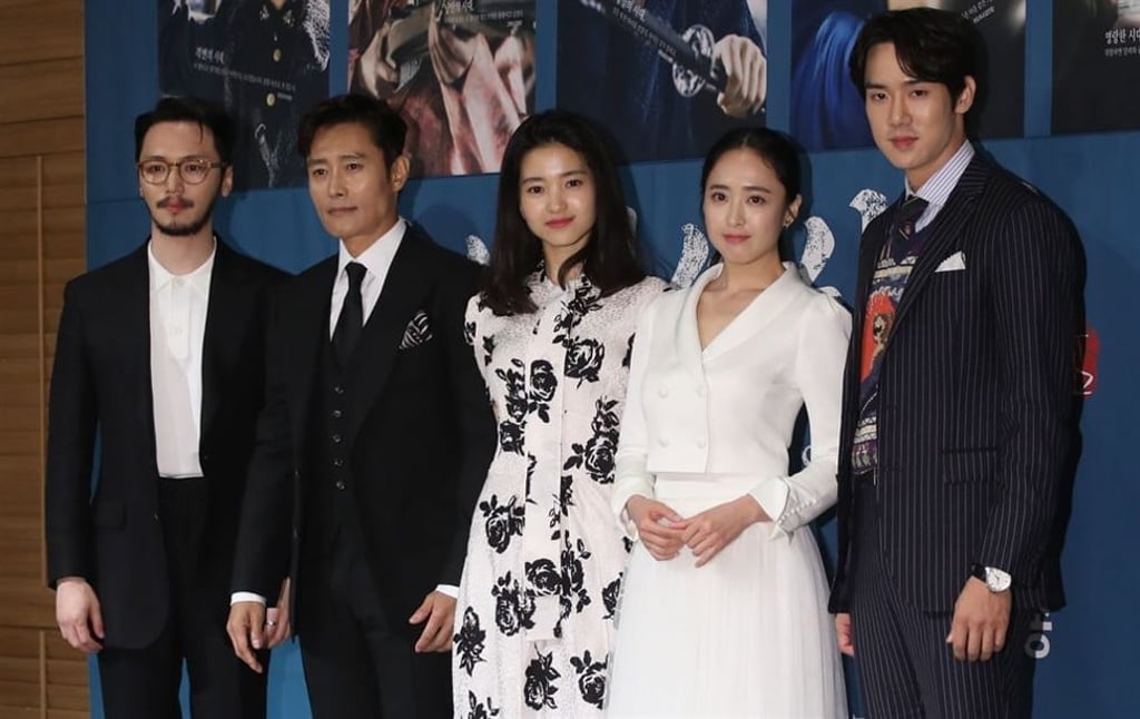 Lee Byung-hun (second from left) and other cast members of ‘Mr. Sunshine’ pose during a press conference in southern Seoul. The drama is now embroiled in a history distortion dispute. Photo: Yonhap