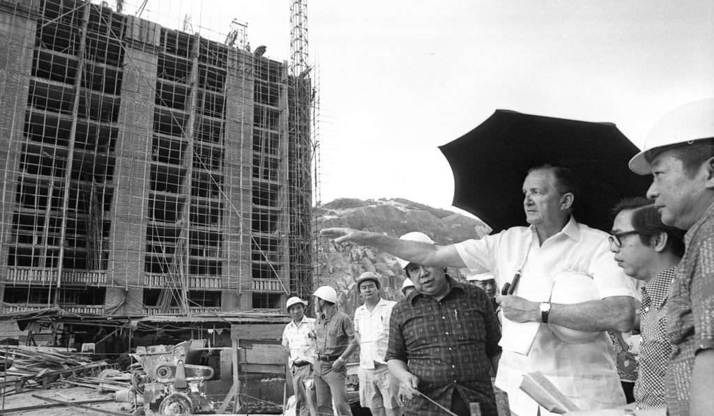 Governor Sir Murray MacLehose (third from right) surveys Fu Shan Estate in Diamond Hill, which was under construction in July 1977. Photo: C. Y. Yu