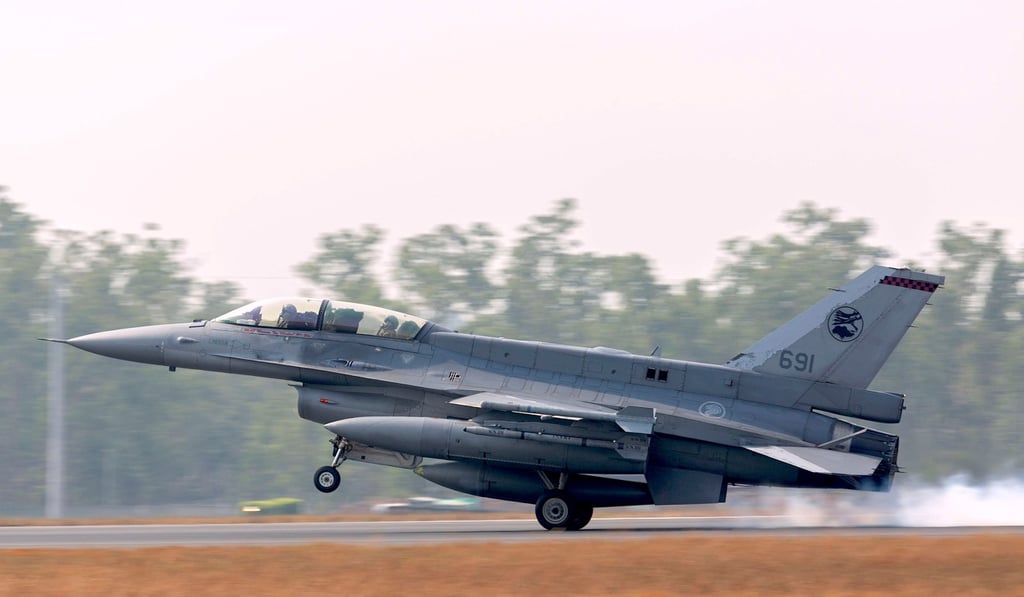 A Singapore Air Force F-16 landing at the Royal Australian Air Force Base in Darwin. Photo: Reuters