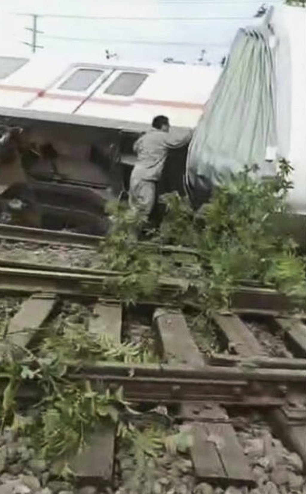 The train’s braking system was being tested when it went off the rails on Saturday. Photo: News.sina.com.cn