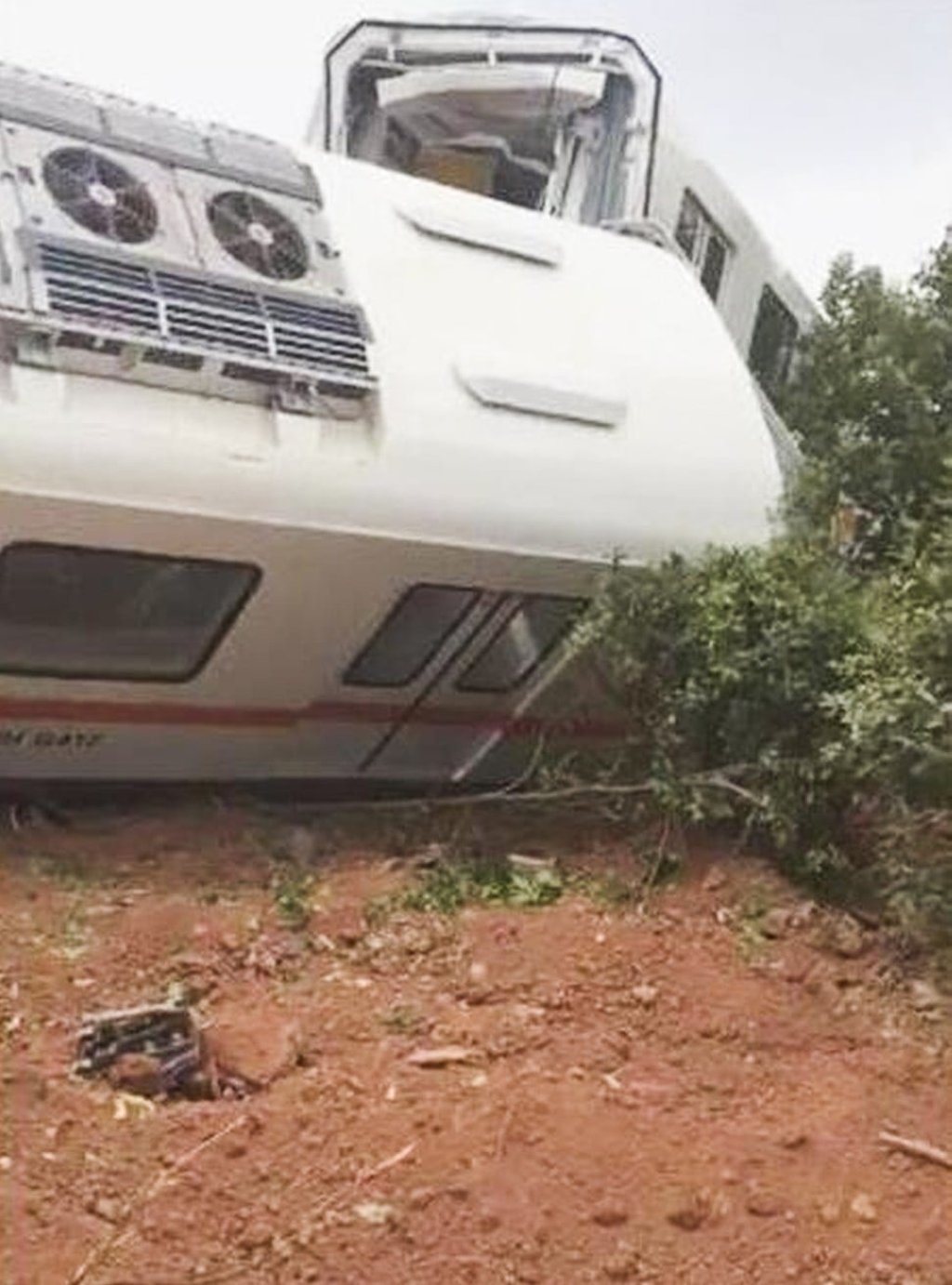 Three people were injured in the derailment. Photo: News.sina.com.cn