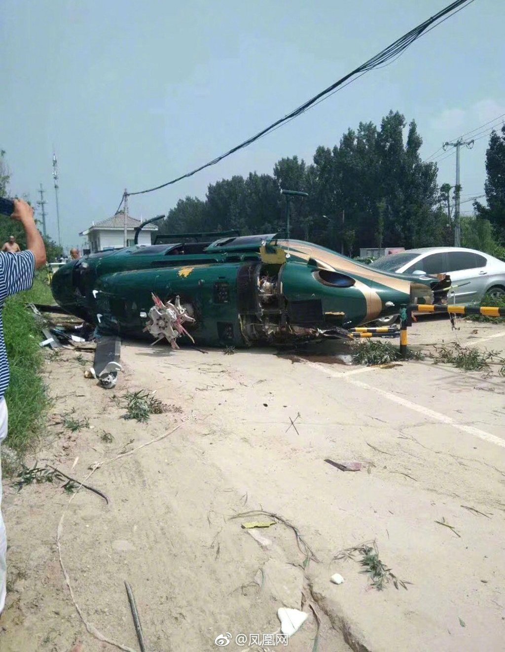 Four people on board the helicopter sustained minor injuries. Photo: Weibo Four people on board the helicopter sustained minor injuries. Photo: Weibo