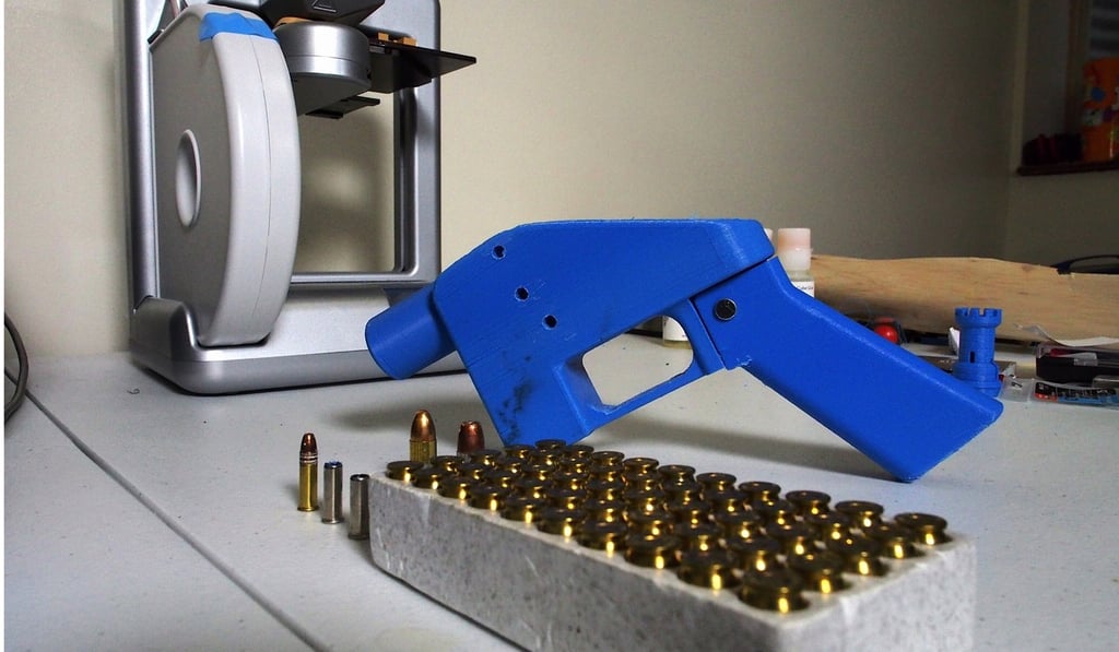 A Liberator pistol appears next to the 3D printer on which its components were made in Hanover, Maryland. Photo: Agence France-Presse