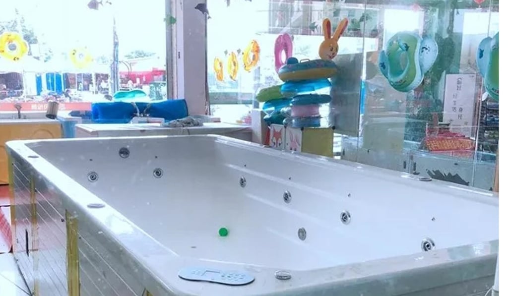 The girl slipped off a buoy in the infants’ pool. Photo: Changanhome.com The girl slipped off a buoy in the infants’ pool. Photo: Changanhome.com