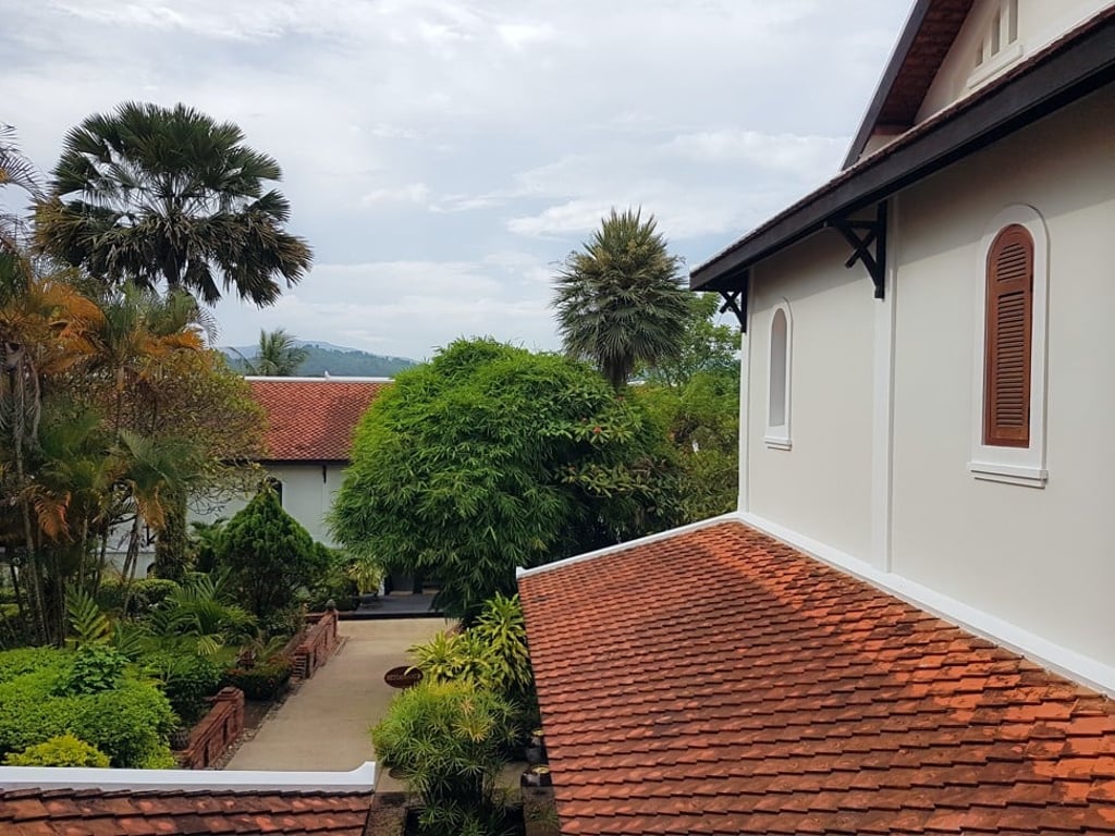 La Résidence Phou Vao offers 34 luxurious suites surrounded by elegant gardens. La Résidence Phou Vao offers 34 luxurious suites surrounded by elegant gardens.