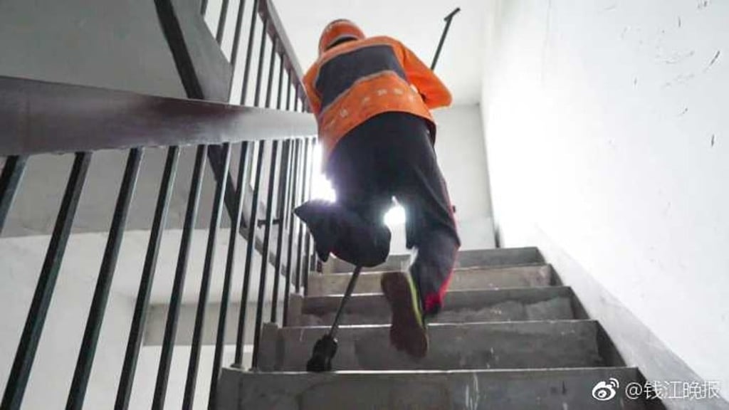 Wang is known for his efficiency and quick work, delivering up to 60 orders a day. Photo: Weibo