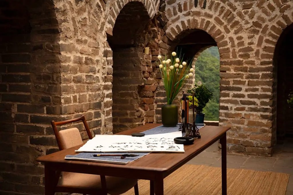 There is a study where travellers can enjoy peaceful moments.