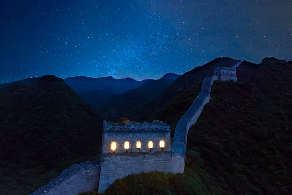 Airbnb on the Great Wall of China features a 360-degree view of the surroundings.