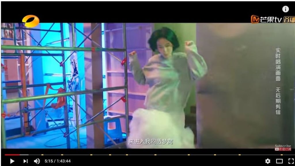 Faye Wong sings and dances in a music video she made to her hit, ‘Dream Lover’ on the mainland Chinese reality television show ‘PhantaCity’. Faye Wong sings and dances in a music video she made to her hit, ‘Dream Lover’ on the mainland Chinese reality television show ‘PhantaCity’.