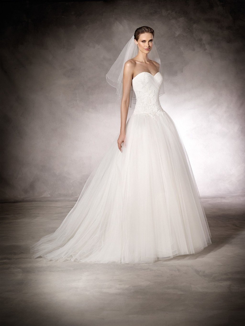 Hong Kong bride conned into saying yes to a dress that was not the  Pronovias gown she wanted | South China Morning Post, image size:1024x1365