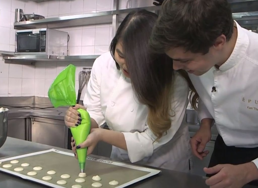 I show you how you should NOT pipe your macaron shells.