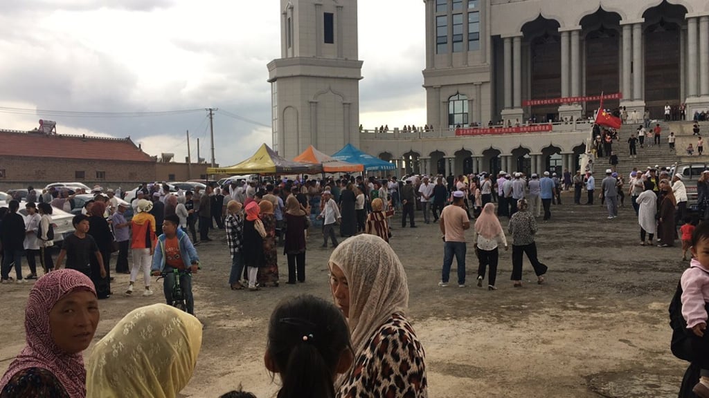 Many people travelled from outside Weizhou and some from even further afield to show their support for the local Hui Muslim community. Photo: Handout Many people travelled from outside Weizhou and some from even further afield to show their support for the local Hui Muslim community. Photo: Handout