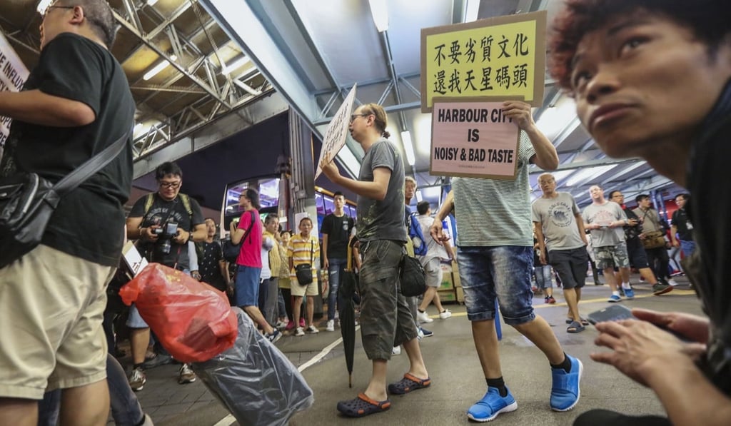 Some local residents were displeased that the performers moved from Mong Kok to Tsim Sha Tsui. Photo: Felix Wong