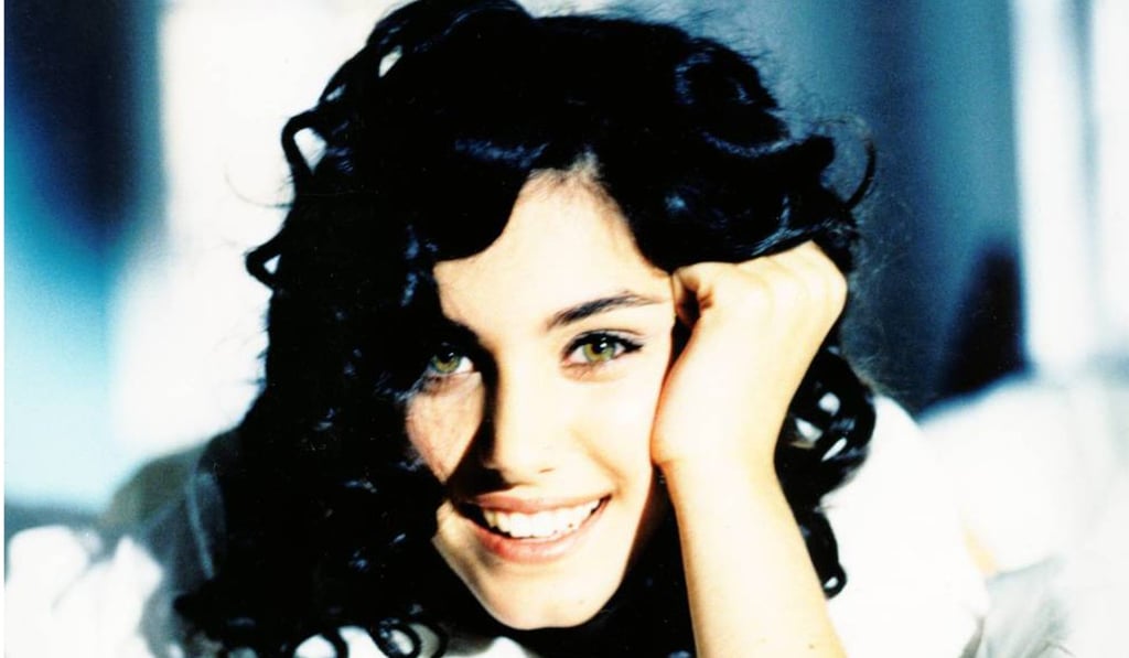 Jazz-pop singer Katie Melua performed two 60-minute concerts for 20 workers 994 feet below sea level inside the leg of an oil platform off the Norwegian coast in 2006.