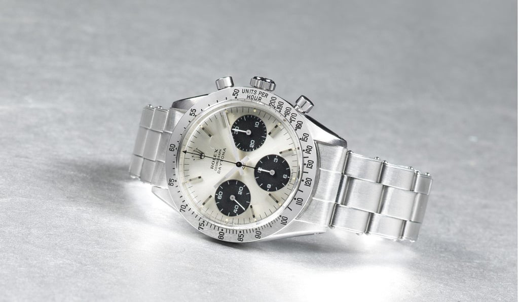 The case of this Rolex Chronograph Daytona, circa 1967, is a good example of a case with sharp edges despite its age. It sold for £45,000 including premium.