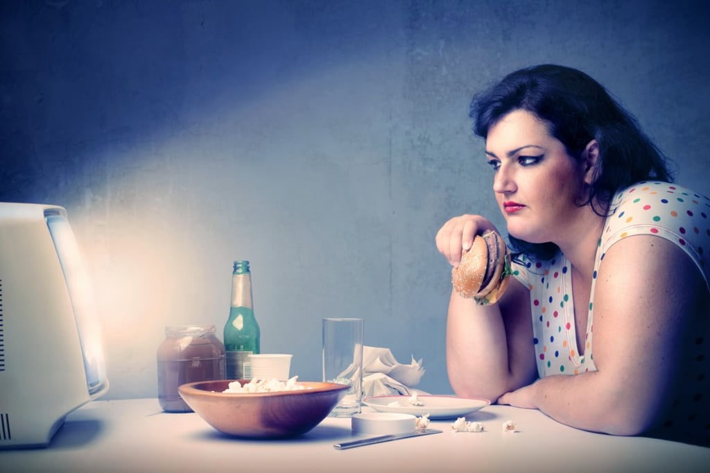 Many studies have shown that eating mindfully helps reduce emotional eating. Photo: Shutterstock