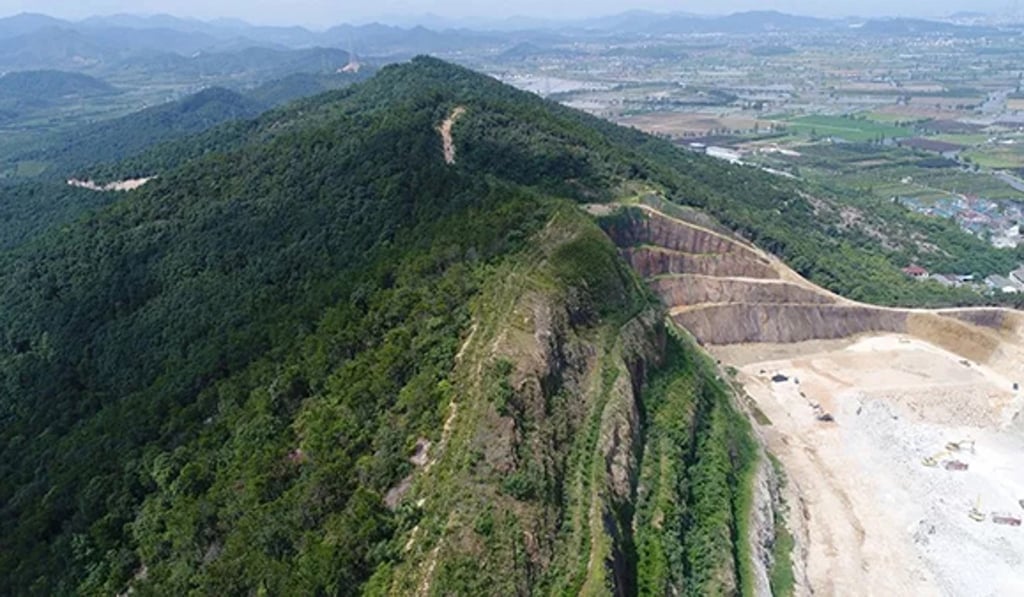 Mining has stopped at Yifeng Mountain over revelations that radioactive material was used to build homes. Photo: Thepaper.cn