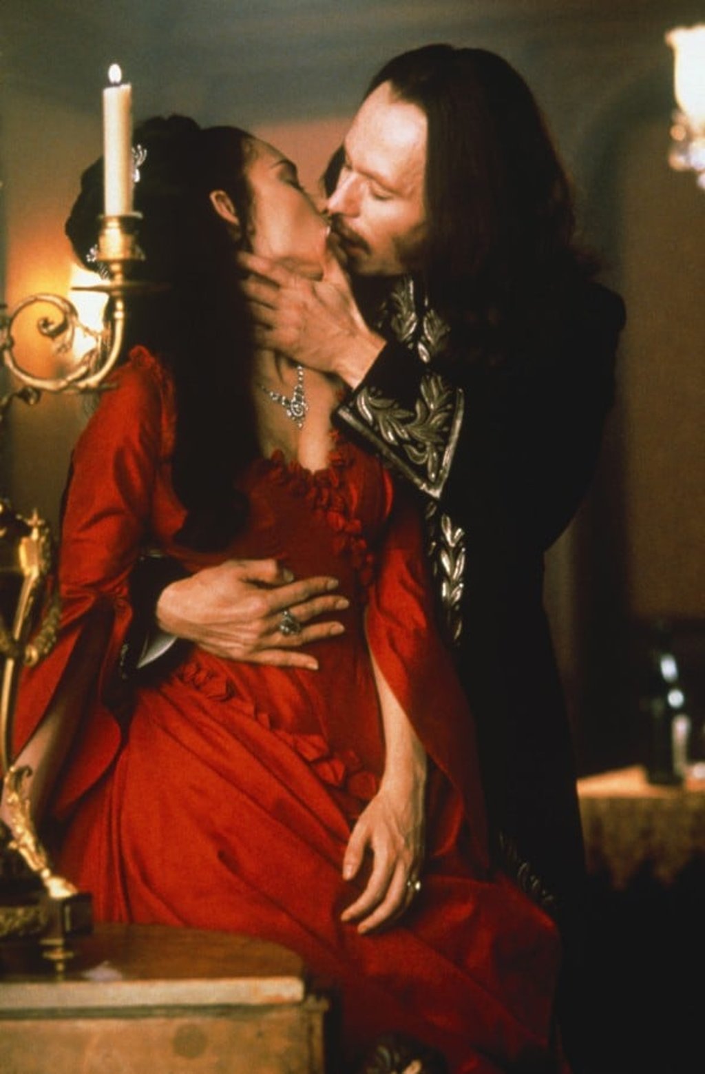 Winona Ryder as Mina Harker and Gary Oldman as Dracula in Bram Stoker’s Dracula. Photo: Columbia Pictures