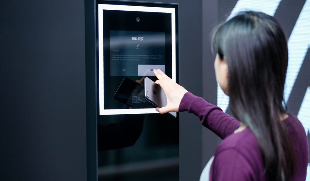 Customers checked into the FashionAI concept store using a mobile Taobao ID code, or via facial recognition. Customers checked into the FashionAI concept store using a mobile Taobao ID code, or via facial recognition.