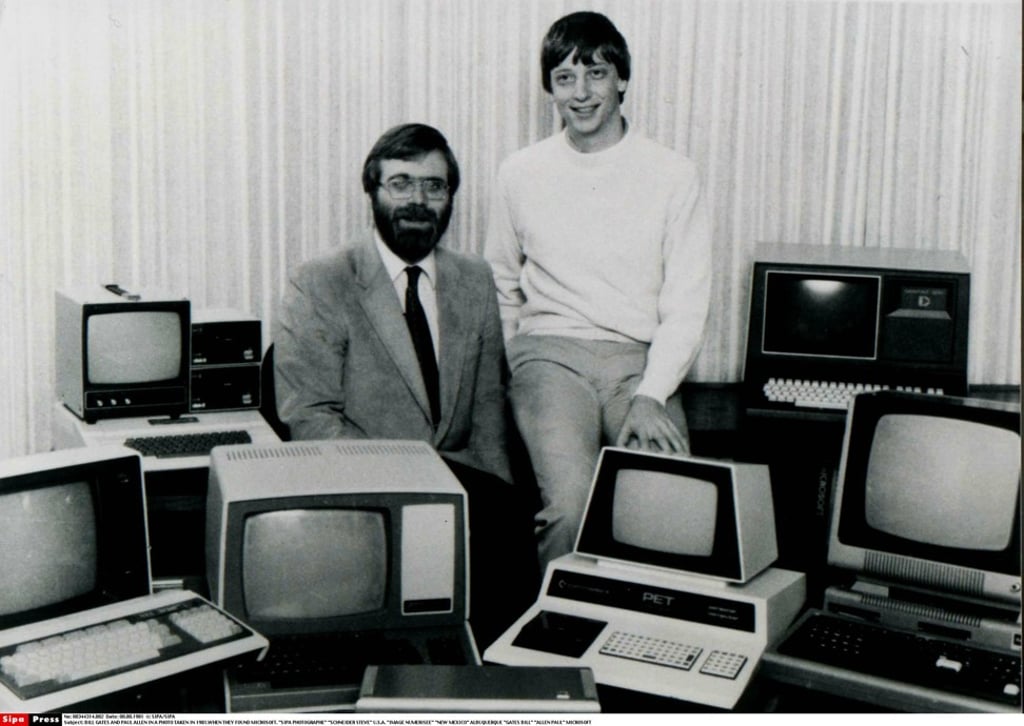 Paul Allen (left) with Bill Gates in 1981 when they founded Microsoft. Photo: SIPA