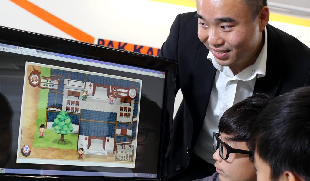 A teacher uses computer games to liven up a Chinese history lesson, at Pak Kau College in Tin Shui Wai, in October 2013. Photo: K.Y. Cheng