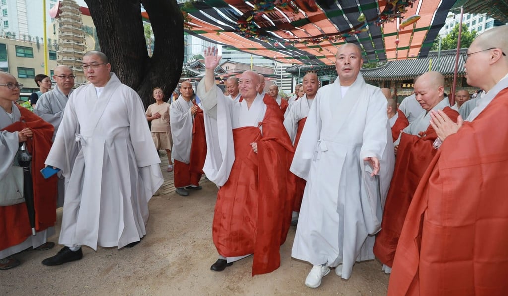 Seoljeong (centre), president of South Korea’s Buddhist Jogye Order, leaves after a press conference at the Jogyesa temple in Seoul on August 21, 2018. Photo: AFP Seoljeong (centre), president of South Korea’s Buddhist Jogye Order, leaves after a press conference at the Jogyesa temple in Seoul on August 21, 2018. Photo: AFP