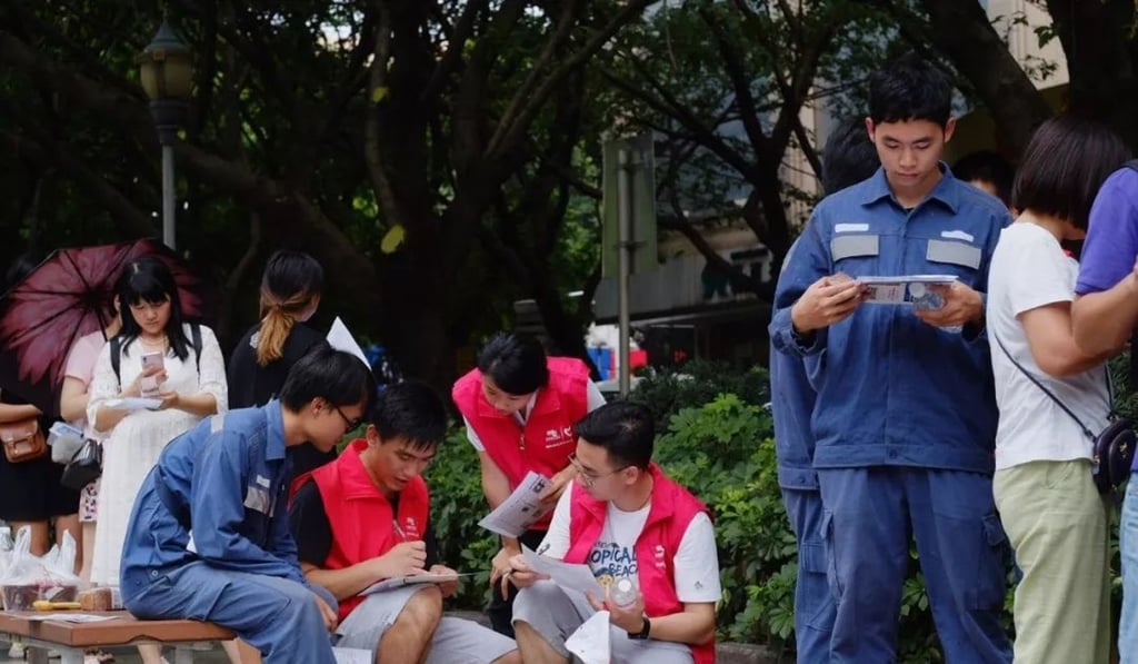 Blood bank staff manage an influx of people wanting to make contributions after a stabbing rampage on Monday. Sohu.com