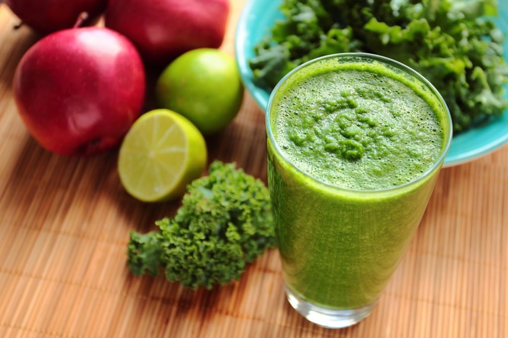 A healthy green smoothie made from kale, apple and fresh lime. Photo: Alamy