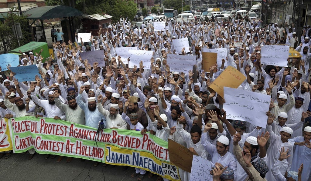 A protest organised by Islamist group Tehreek-e-Labbaik condemns a cartoon contest planned by Dutch parliamentarian Geert Wilders. Photo: AP