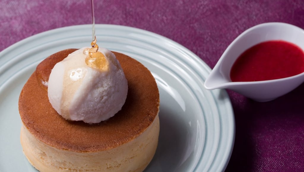 Yukinoshita is famous for its thick, fluffy, bouncy atsuyaki pancakes.