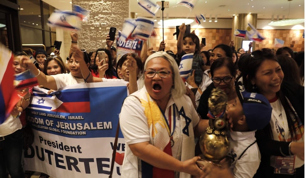 Members of the Filipino community in Jerusalem waiting to welcome Duterte on September 2, 2018. Photo: AFP Members of the Filipino community in Jerusalem waiting to welcome Duterte on September 2, 2018. Photo: AFP