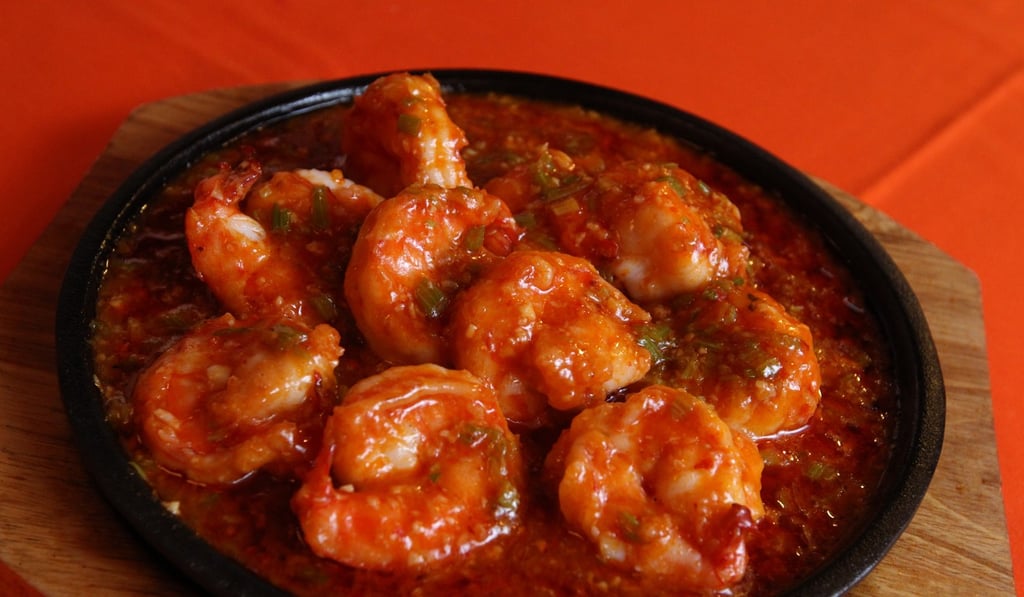 Fried prawns with sizzling chilli sauce keeps The Red Pepper restaurant busy in Causeway Bay. Photo: Felix Wong