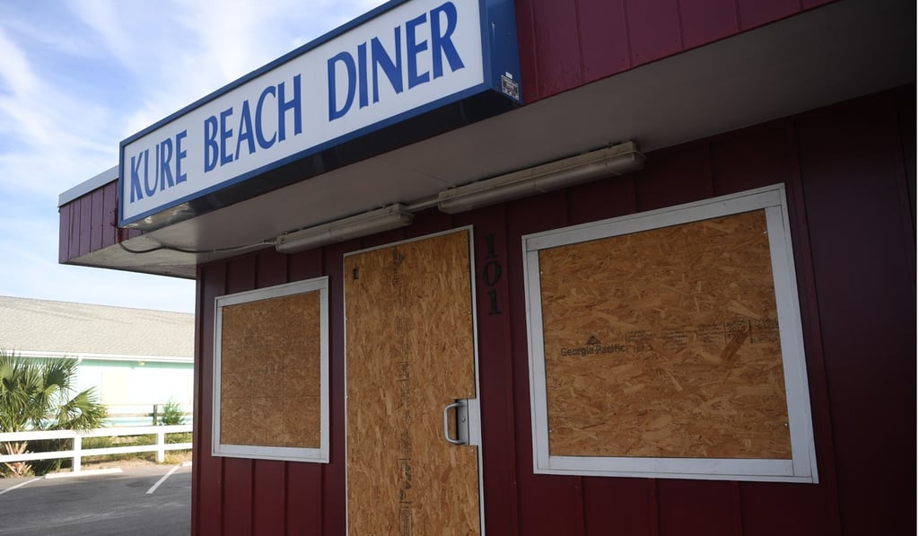 A boarded up cafe in Wilmington. Photo: Xinhua