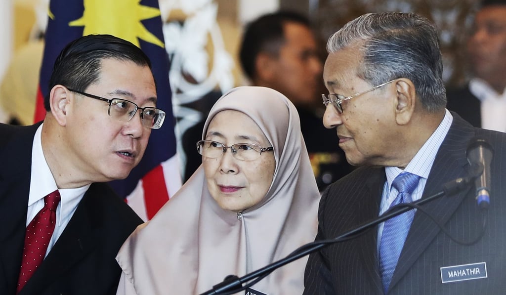 Lim with Malaysian Prime Minister Mahathir Mohamad and Deputy Prime Minister Wan Azizah Wan Ismail. Photo: EPA