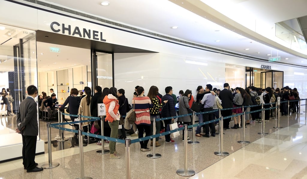 Some crazy, or fairly, rich Chinese queue to enter a Chanel store in Shanghai in 2015. Photo: Reuters