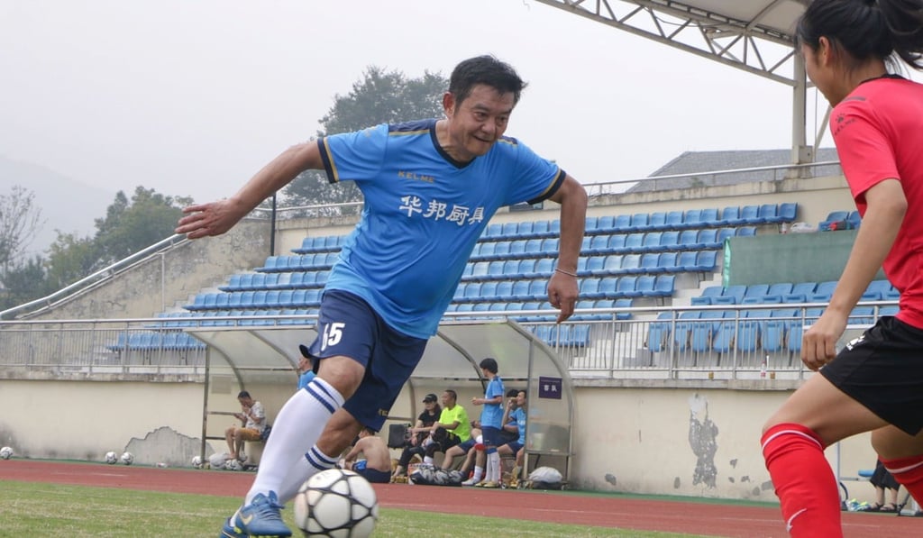 Chongshan still plays football three times a week and has no plan to hang up his boots. Chongshan still plays football three times a week and has no plan to hang up his boots.