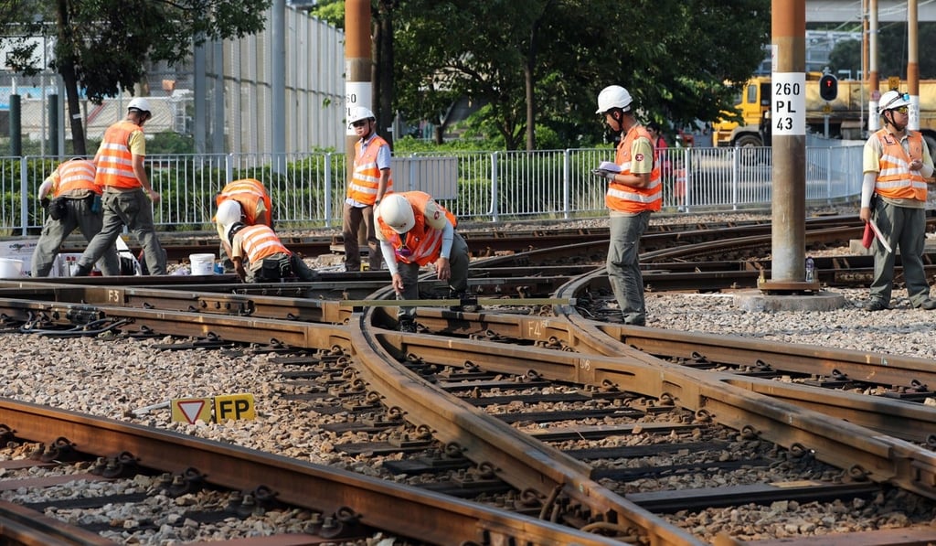 The crack was immediately reported to the MTR’s operations control centre. Photo: Edward Wong