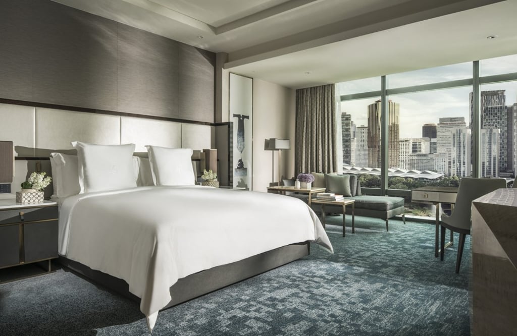 Bedrooms offer comfort and elegance, with floor-to-ceiling windows affording superb views of downtown KL. Bedrooms offer comfort and elegance, with floor-to-ceiling windows affording superb views of downtown KL.