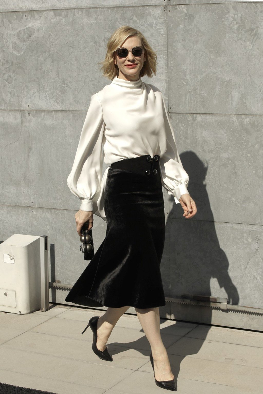 Actress Cate Blanchett arrives for the Giorgio Armani women’s 2019 spring-summer collection during Milan Fashion Week in Italy on Sunday. Photo: AP Actress Cate Blanchett arrives for the Giorgio Armani women’s 2019 spring-summer collection during Milan Fashion Week in Italy on Sunday. Photo: AP