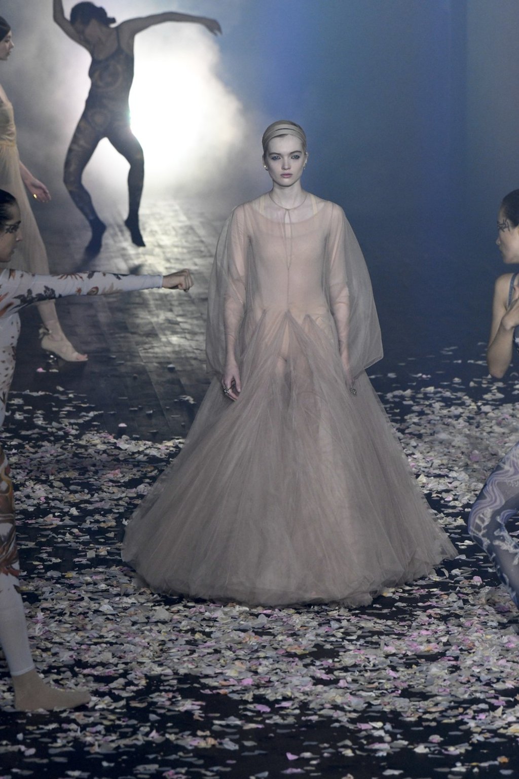 Maria Grazia Chiuri s star studded Dior show takes Paris Fashion Week on a sensory dance South China Morning Post
