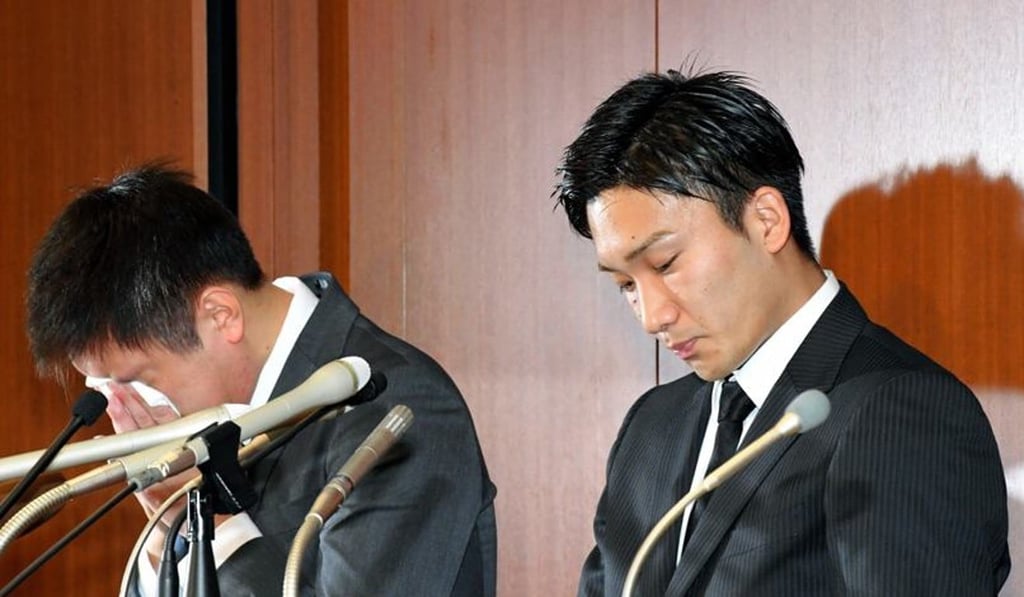 Tago (left) speaks at a press conference: “I don't care what punishment I get. My only wish is that you give Momota (right) another chance.”