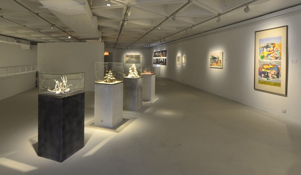 (Glass cases, left) ‘Wan Chai Islands: Wan Chai Colonies’ (2018) by MAP Office and (right) ‘Illegal Immigrants’ (1985) by Luis Chan.