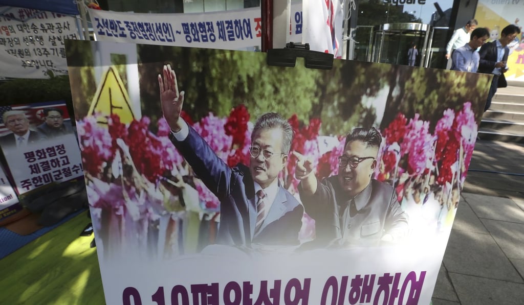 A banner showing South Korean President Moon Jae-in and North Korean leader Kim Jong-un on display near the US embassy in Seoul, South Korea. Photo: AP