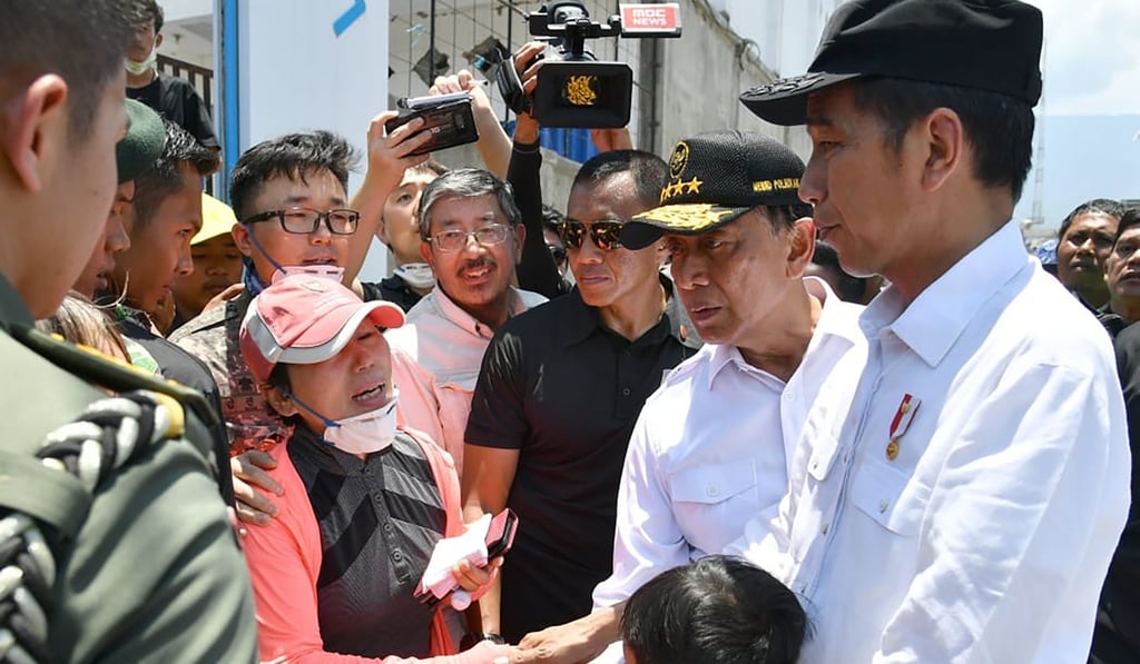 Indonesia's President Joko Widodo meets a boy who survived the September 28 earthquake and tsunami in Palu. Photo: AFP