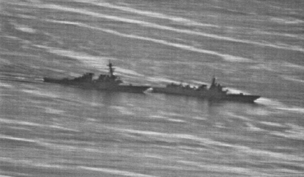 A US Navy photo showing the near-miss during the confrontation between the USS Decatur (left) and a Chinese Navy destroyer in the South China Sea on September 30. Photo: US Navy