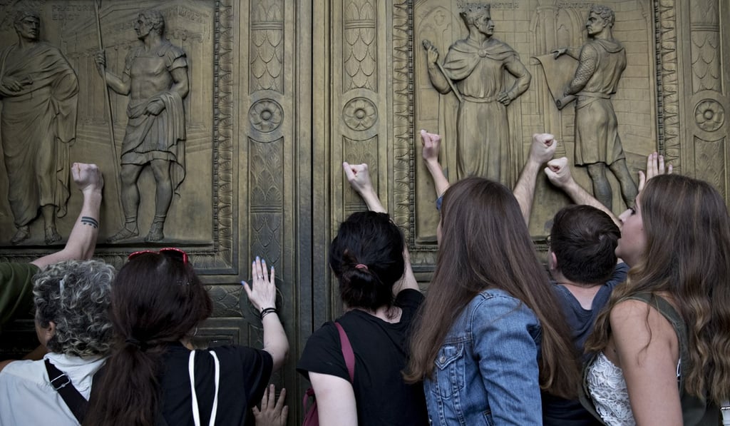 Protesters opposed to Brett Kavanaugh pound on the doors of the US Supreme Court in Washington. Photo: Bloomberg
